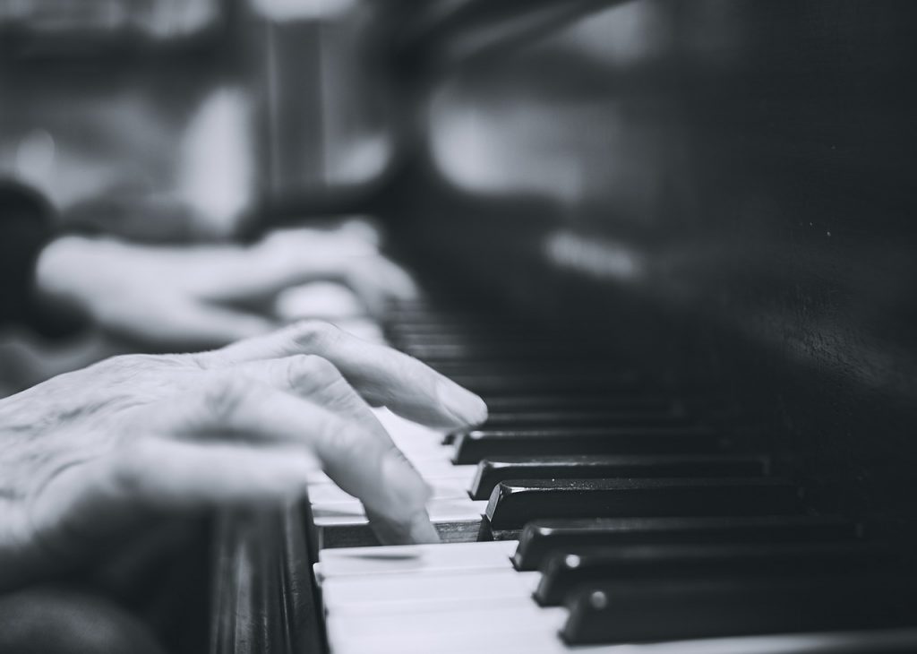 piano, hands, music-4841121.jpg